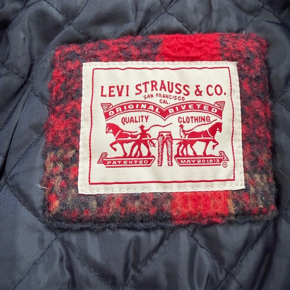 Levi’s Women’s Cozy Plaid Jacket with zipper - Picture 4 of 5